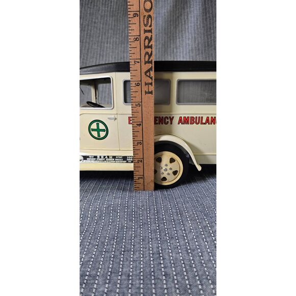 Vintage Jim Beam Emergency 1930's Ambulance decanter - Empty - Picture 7 of 7